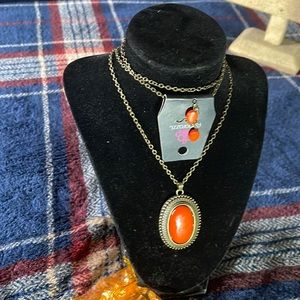 Women’s costume jewelry by: PAPARAZZI excellent mixture of elegant with vintage.